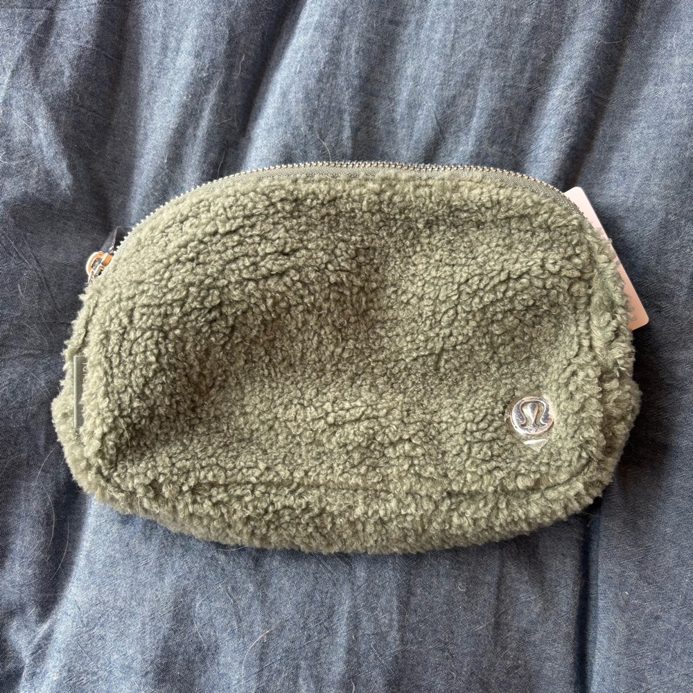 Lululemon Everywhere Belt Bag Fleece